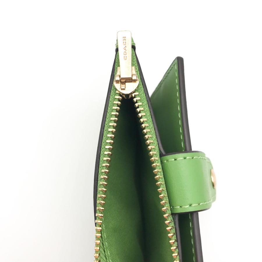 ママ【未使用・箱付き】コーチ　パスポートケース　モス・グリーン コーチ COACH 財布 三つ折り財布 折りたたみ財布 小銭入れ付き