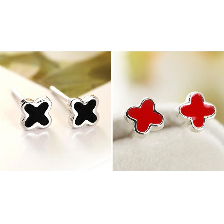 RainbowGirl ピアス クローバー 四つ葉 赤 黒 男女兼用 プラチナ仕上げ