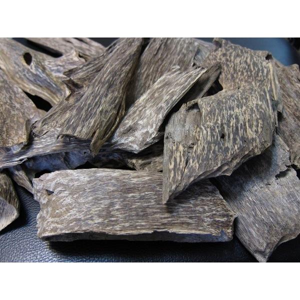 ベトナム産高品質沈香伽羅14.5g香木水に沈みます。 【公式通販】