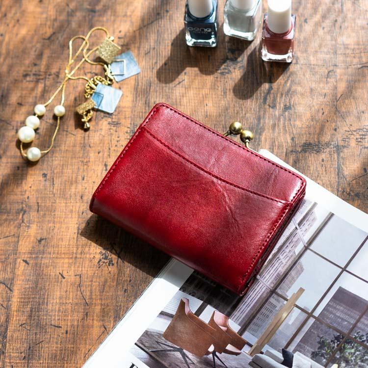 がま口 二つ折り財布 レディース 小銭入れ 中仕切りあり 革 本革