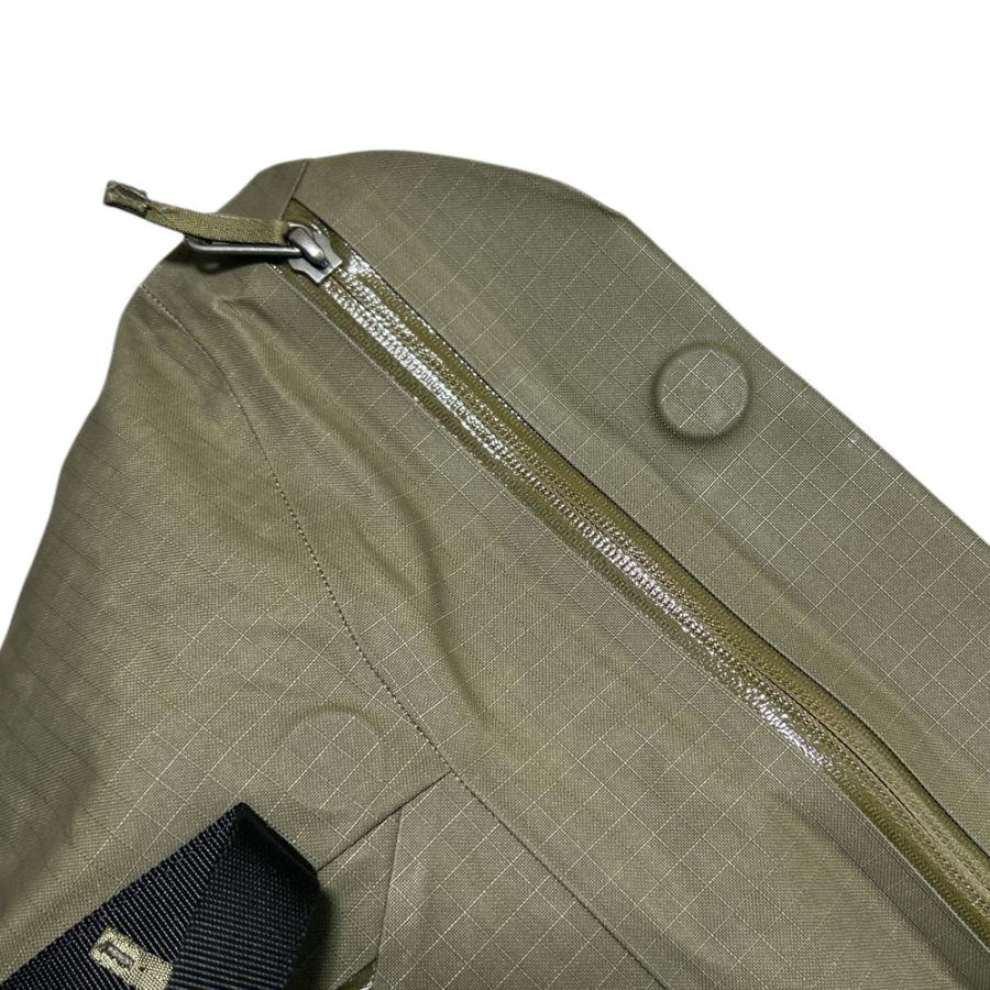 アークテリクス　グランヴィルショルダー　ベージュ　メッセンジャー essense_25022101