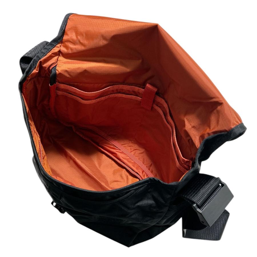 mont-bell 新品 モンベル ベルニナフラップショルダー バッグ M