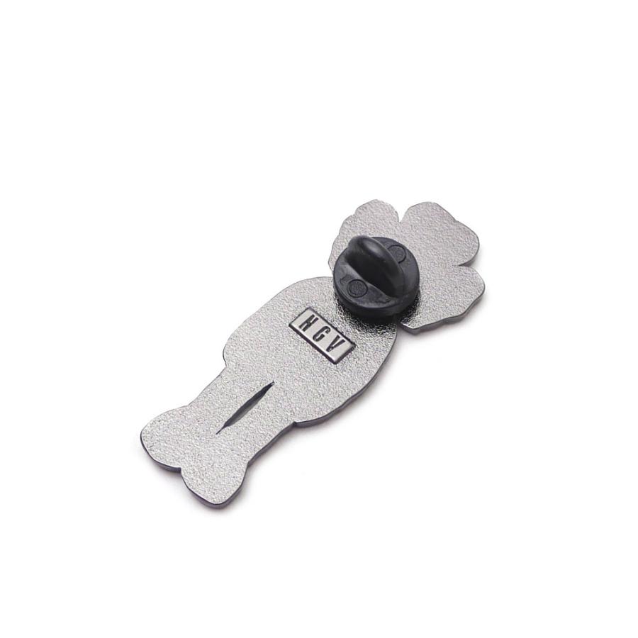 KAWS NGV PINS ピンバッチ カウズ　BFF Pins KAWS NGV PINS ピンバッチ カウズ BFF Pins KAWS NGV PINS
