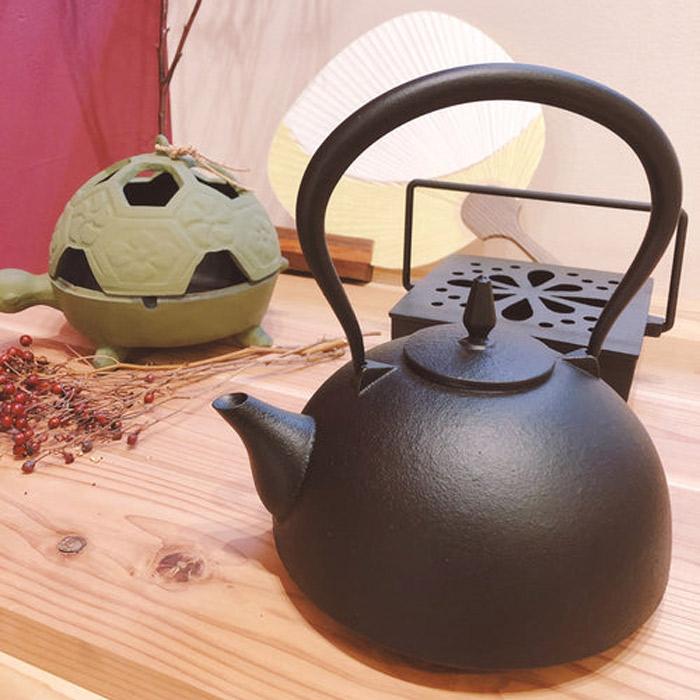 南部鉄器 南部鉄 鉄瓶 華 (はる) IH対応 約直径16×高さ20cm 容量約1.2L