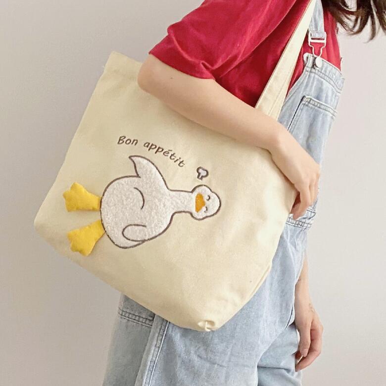 【ハンドメイド】アヒルとひよこの刺繍トートバッグ 韓国雑貨 アヒル トートバッグ トート バッグ 収納 サブバッグ 手提げ