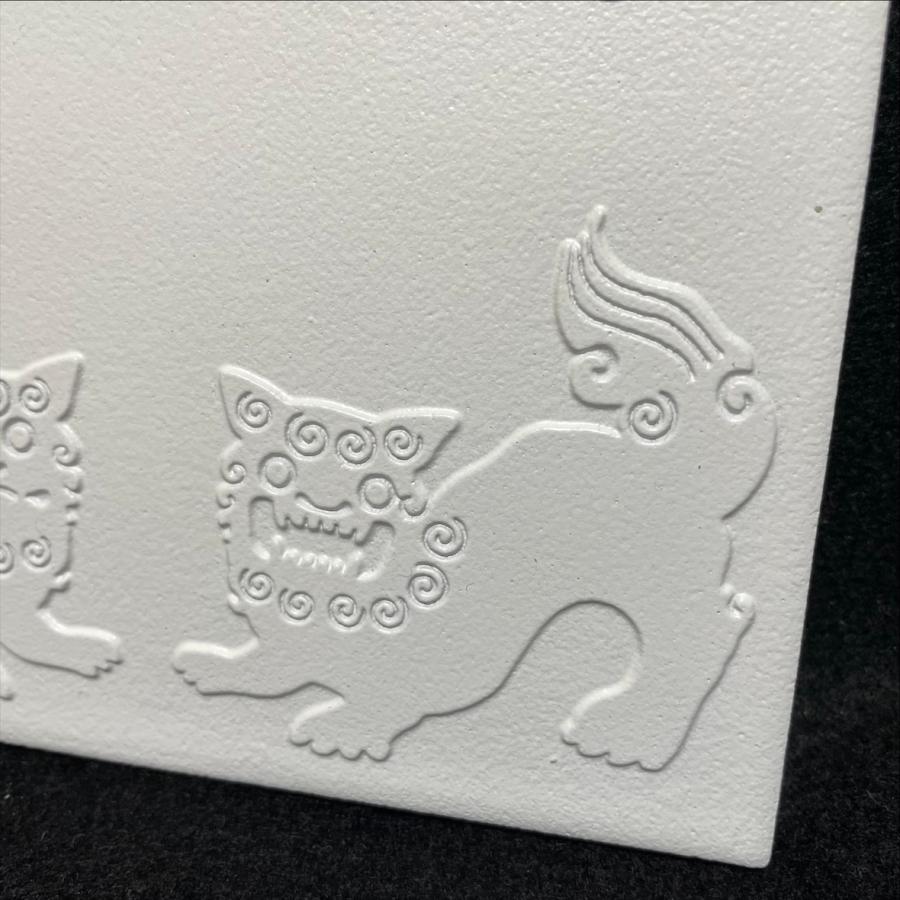 青地に白の浮彫りデザイン プレートセット 招福デザイン 二層浮き彫り表札 「つや無しホワイト」 150角タイル