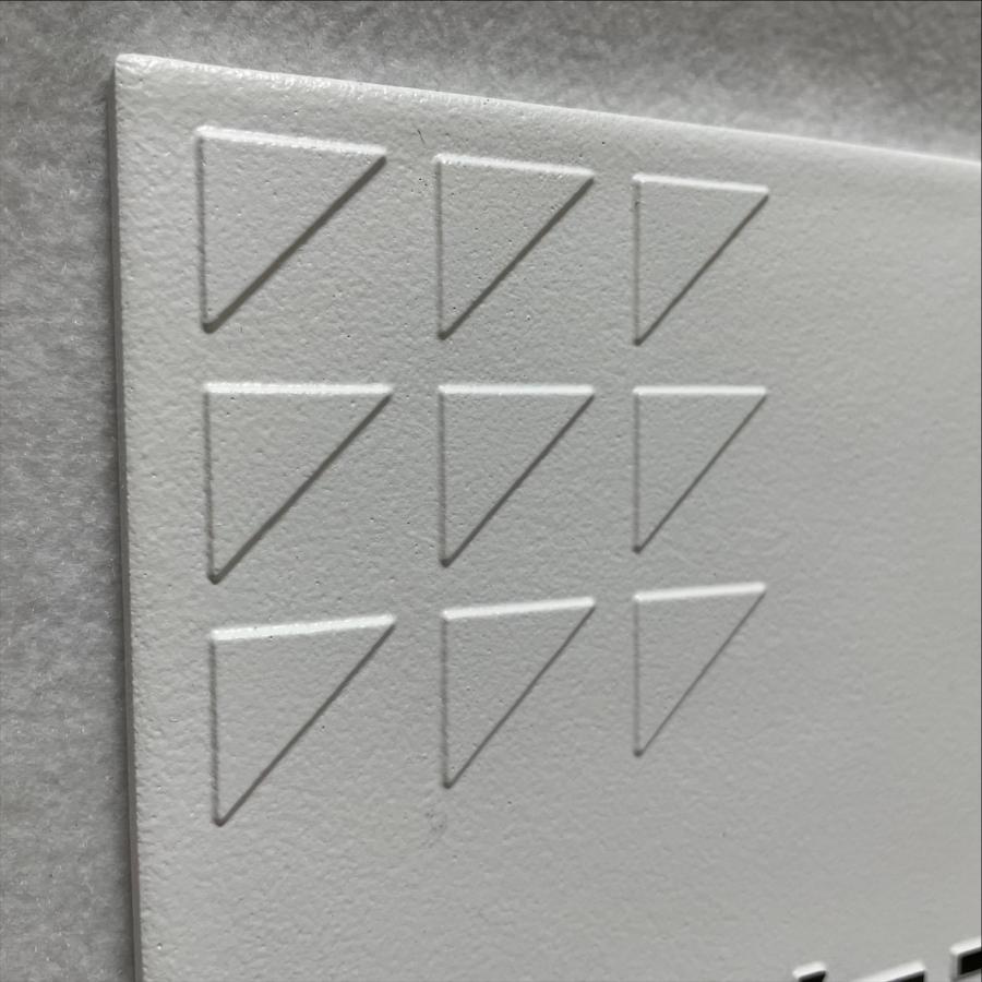 二層浮き彫り表札 「つや無しホワイト」 150角タイル(144mm x 144mm) 凸文字 おしゃれ 戸建 マンション 二世帯住宅 正方形 白 風水 追加マグネット可 |  | 16