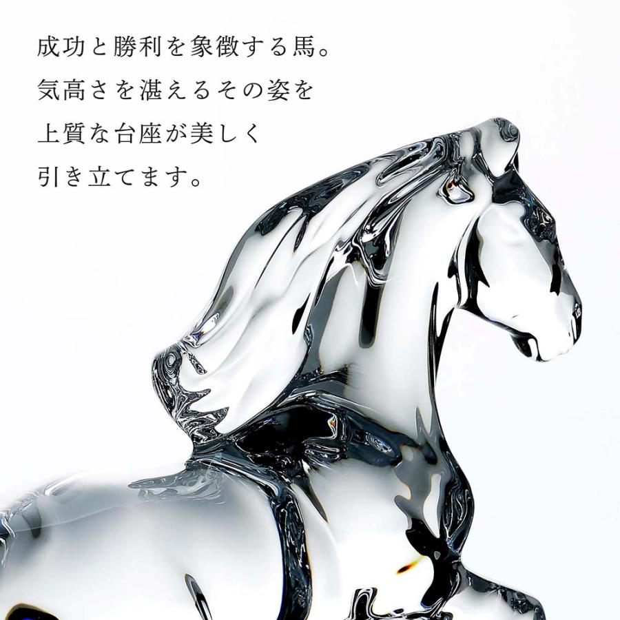Baccarat バカラ 干支 馬 クリア・伊と幸 絹ガラス 霞絹／玉糸 無地染め 黒 金彩 しめ縄 台座 20×20cm セット 名入れ代込 名入れ ギフト 祝い 置物 記念品_5