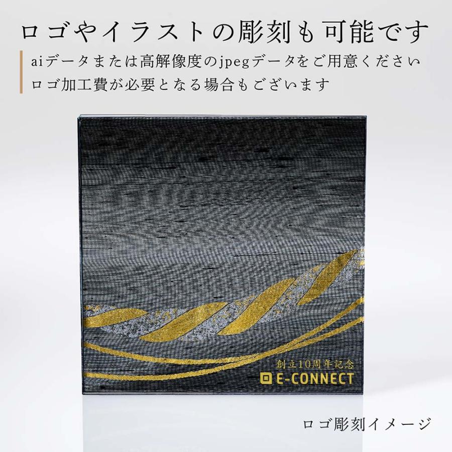 Baccarat バカラ 干支 馬 ゴールド・伊と幸 絹ガラス 霞絹／玉糸 無地染め 黒 金彩 しめ縄 台座 20×20cm セット 名入れ代込 名入れ ギフト 祝い 置物 記念品の画像