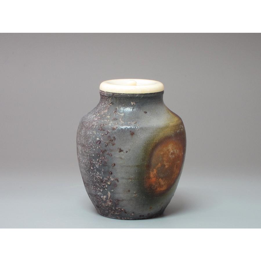 茶道具 備前 肩衝 茶入 共箱(K-LC665) 備前窯変肩衝茶入 安達重造 鳳凰に鹿唐草段紋錦仕覆添 共箱 : 茶道具商