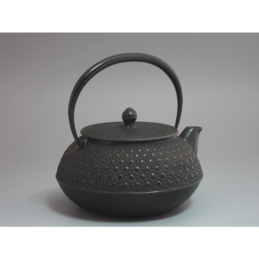 亀甲繋ぎ霰地紋 平丸鉄瓶 南部鉄器 岩鋳製（本体のみ） : 茶道具