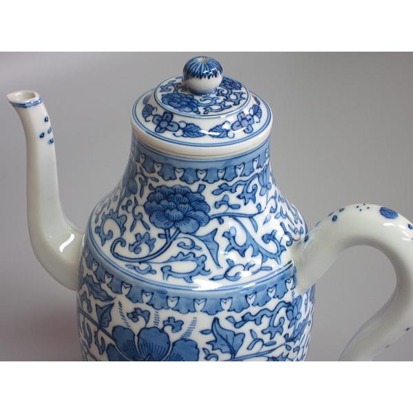 青華牡丹唐草紋水注　井上春峰造 青華牡丹唐草紋水注 井上春峰造 本体のみ : 茶道具商 越中屋