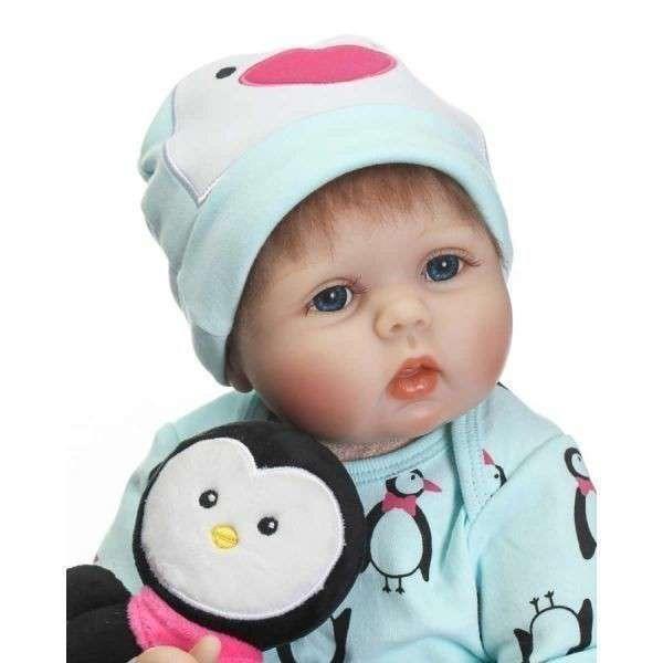 リボーンドール リアル赤ちゃん人形 かわいいベビー人形 衣装と哺乳瓶・おしゃぶり付き ペンギンと一緒優しいお顔の乳児ちゃん