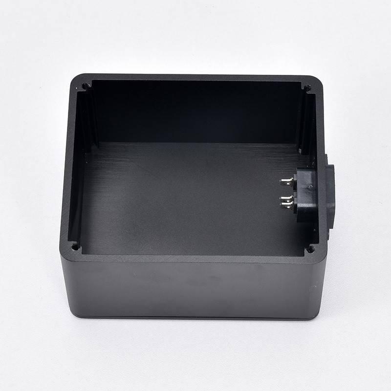 アルミ削り出し アルミシャーシ 4口タップ オーディオ用 電源タップ