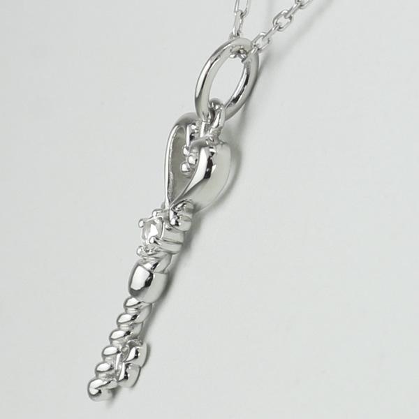 プラチナブルーダイヤハートキーネックレス