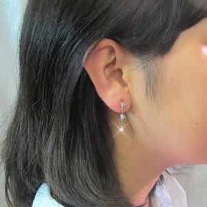 ピアス ゴールド 10k ダイヤモンド 揺れる ロング ストレート 10金 K10 父の日の画像