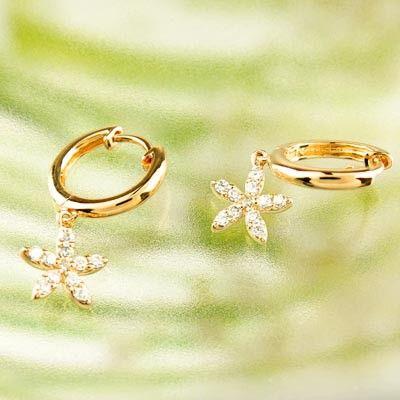 ダイヤモンド ピアス フープ ゴールド 18k フラワー 中折れ 揺れる k18 PG 誕生日 プレゼント 父の日の画像