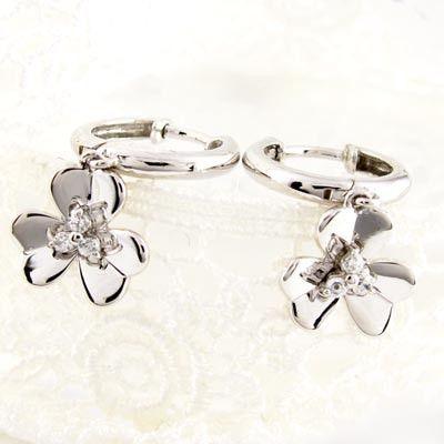 ダイヤモンド ピアス フープ ゴールド 18k フラワー 中折れ 揺れる k18 誕生日 プレゼント 母の日 |  | 01