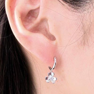 ダイヤモンド ピアス フープ ゴールド 18k フラワー 中折れ 揺れる k18 誕生日 プレゼント 母の日 |  | 02