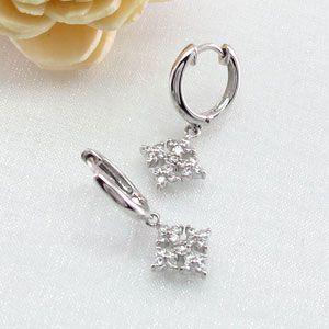 ダイヤモンド ピアス フープ ゴールド 18k スノークリスタル 雪 中折れ 揺れる 誕生日 プレゼント 父の日の画像