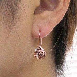 ブラックダイヤモンド ピアス ゴールド 18k ローズ 薔薇 フラワー 花 一粒 揺れる 18金 k18 PG 誕生日 プレゼント 父の日の画像