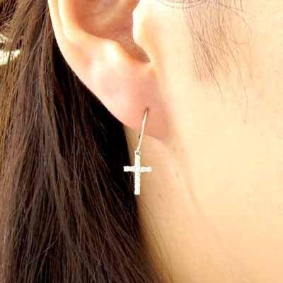 ピアス ゴールド 18k ダイヤモンド クロス 十字架 揺れる k18 誕生日 プレゼント 父の日の画像