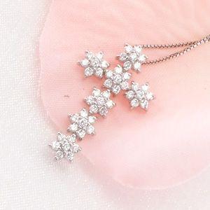 ネックレス レディース クロスダイヤモンド プラチナ 900 ペンダント 十字架 雪 結晶 スノー クリスタル 誕生日 プレゼント 父の日の画像