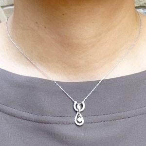 馬蹄 ネックレス レディース ダイヤモンド ホースシュー プラチナ 900 ペンダント 一粒 揺れる 誕生日 プレゼント 母の日 爆買 |  | 05