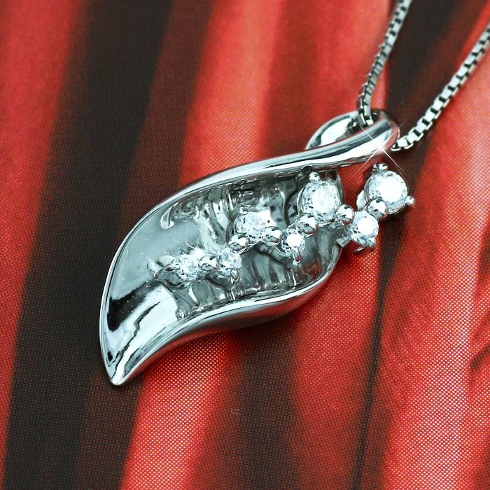 ネックレス ダイヤモンド ゴールド 18k ペンダント リーフ 葉っぱ 18金 誕生日 プレゼント 父の日の画像