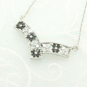 ブラックダイヤモンド ネックレス ゴールド 18k ペンダント フラワー 花 透かし V字 18金 誕生日 プレゼント 父の日の画像