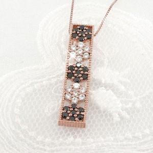 ブラックダイヤモンド ネックレス ゴールド 18k ペンダント フラワー 花 ミル ブラックダイヤ 18金 誕生日 プレゼント 父の日の画像