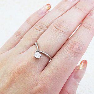 リング 指輪 レディース ダイヤモンド ゴールド 18k V字 フラワー スイング 揺れる 18金 k18 父の日の画像