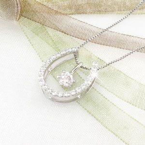 馬蹄 ネックレス レディース ダイヤモンド プラチナ 900 ペンダント ホースシュー 一粒 誕生日 プレゼント ギフト 父の日の画像