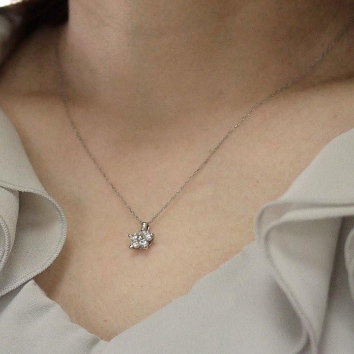 ネックレス レディース k18 18金 フラワー ペンダント ダイヤ ネックレス k18ゴールド ダイヤモンド 誕生日 プレゼント ギフト 父の日の画像