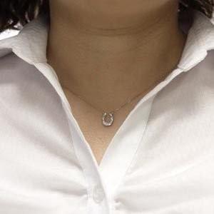 ネックレス レディース 馬蹄ペンダント ダイヤモンド ホースシュー k18ホワイトゴールド 誕生日 プレゼント ギフト 母の日 爆買 |  | 01