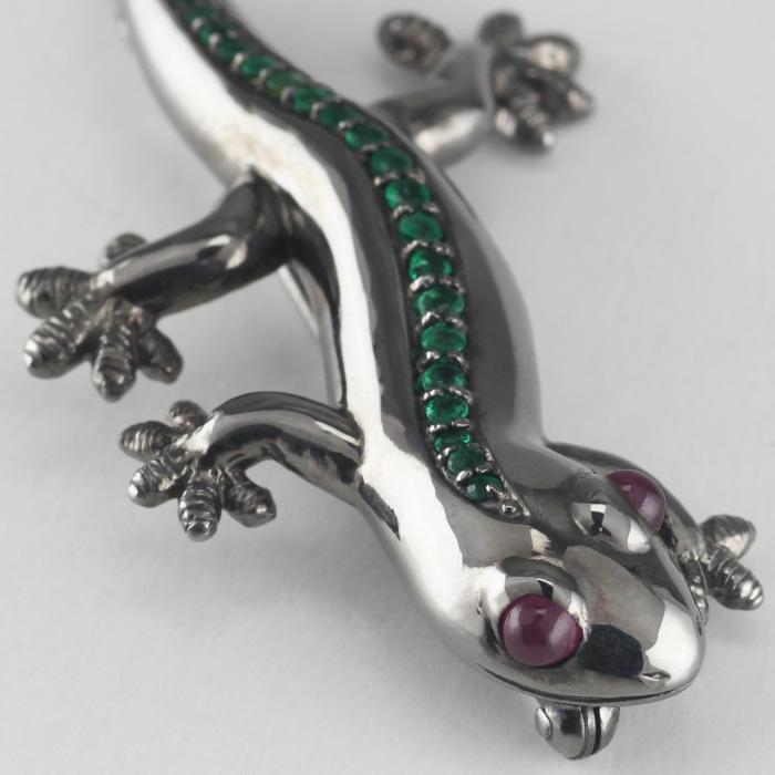 ブローチ ヤモリ 家守 ゲッコー 爬虫類 シルバー SV925 エメラルド