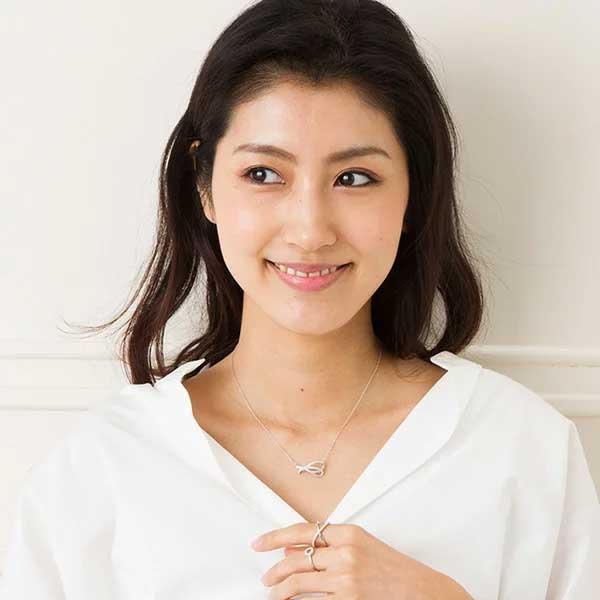 リボン ネックレス ダイヤモンド 0.30ct k18 ゴールド 18金 ペンダント レディース ジュエリー アクセサリーの画像