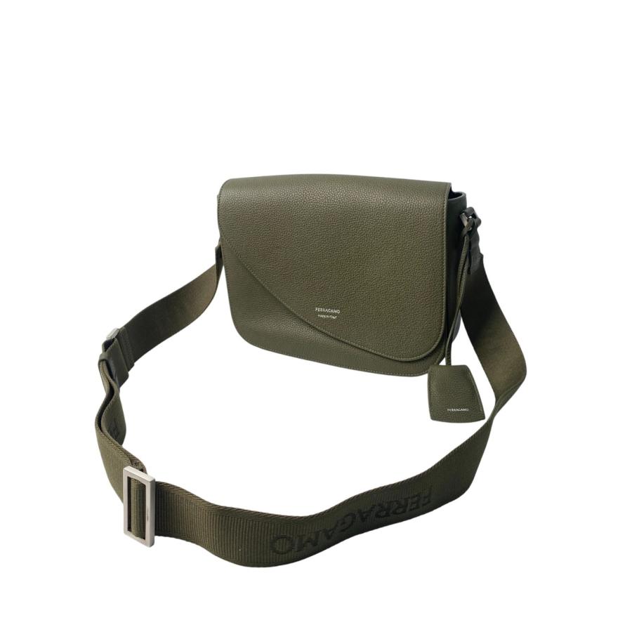 美品 フェラガモ Ferragamo フィアマ Fiamma ショルダーバッグ 斜