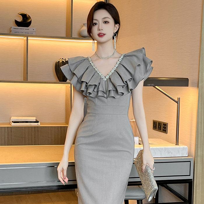 Vネック胸元ビジュー フリルショルダー ノースリーブ膝丈タイト  