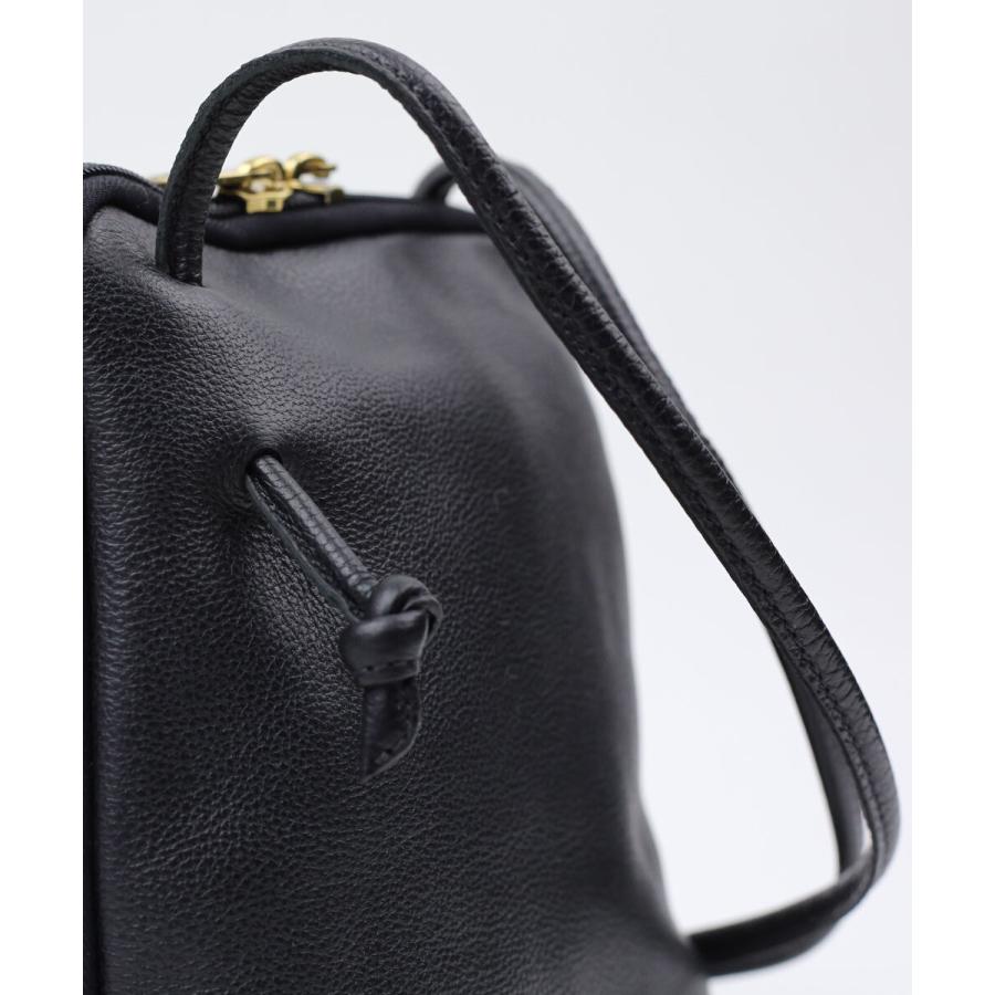 美品✨ IL BISONTE イルビゾンテ ボディバッグ ブラック レザー 54202300116 ボディバッグ - IL BISONTE（イルビゾンテ）神戸店