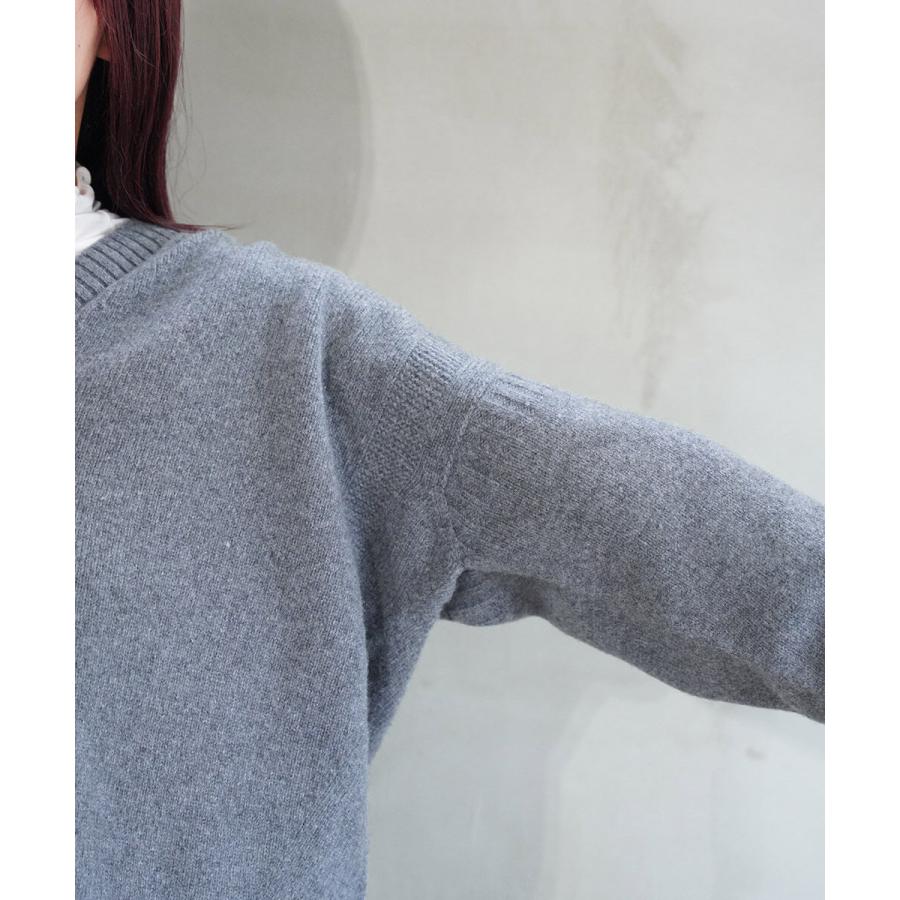 ニコルソン&ニコルソン Vネックニット AURA nicholson&nicholson 2025