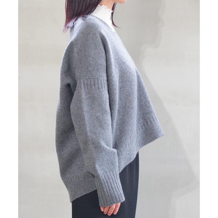 ニコルソン&ニコルソン Vネックニット AURA nicholson&nicholson 2025