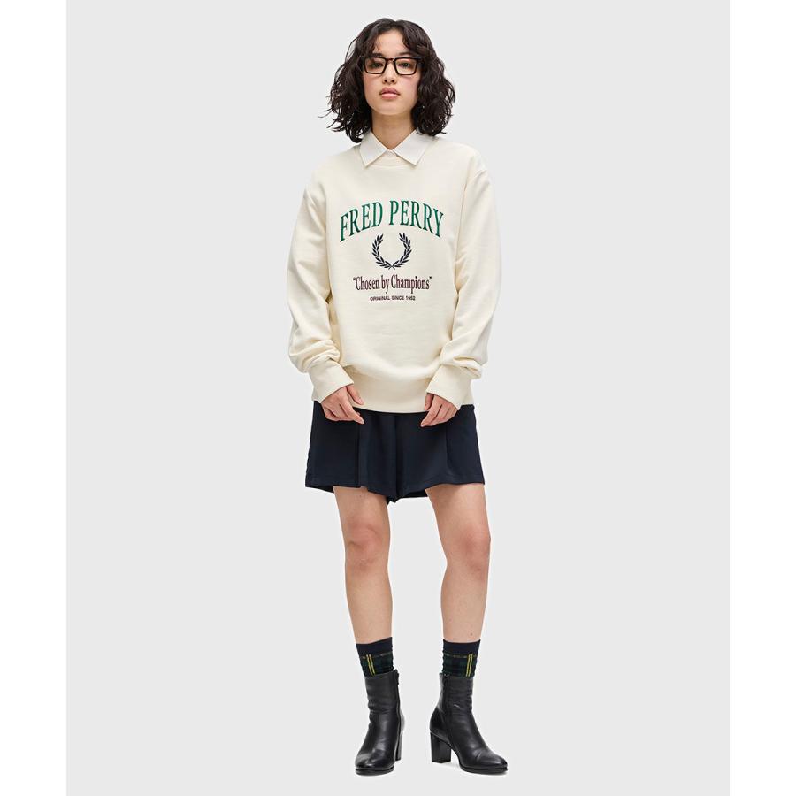 フレッドペリー Embroidered Champion Sweatshirt FRED PERRY