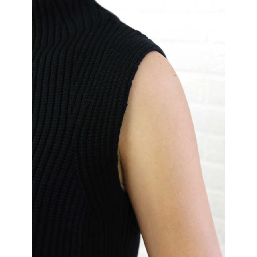 SACRA(サクラ)綿ナイロン リブニット ボトルネック ノースリーブ  