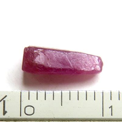 非加熱・一点物】大地の熱量を宿す気品 ルビー 柱状結晶原石｜南インド