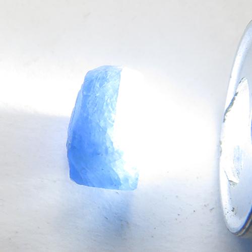 非加熱・一点物】深く静かな知性の夜 サファイア 結晶原石 3.9ct｜南
