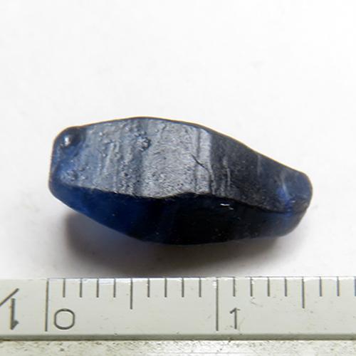 【非加熱・一点物】光が呼び覚ます至高の青 サファイア 結晶原石 8ct｜スリランカ・ラトナプラ産 ルース 天然石 9月誕生石の画像