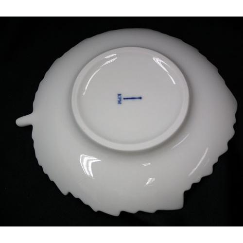 SALE現品限り特価 KPMベルリン【白磁リーフディッシュS 約13x12cm