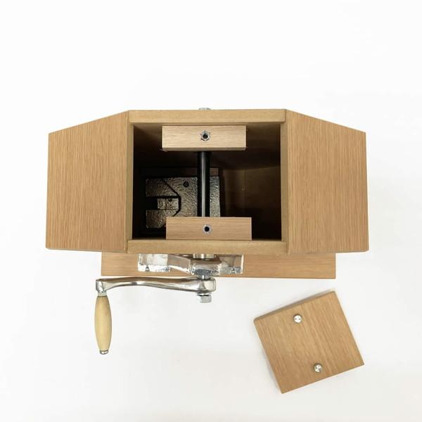 1000球用 木製ガラポン ハッピー抽選器 国産 [受皿付(赤もうせん付