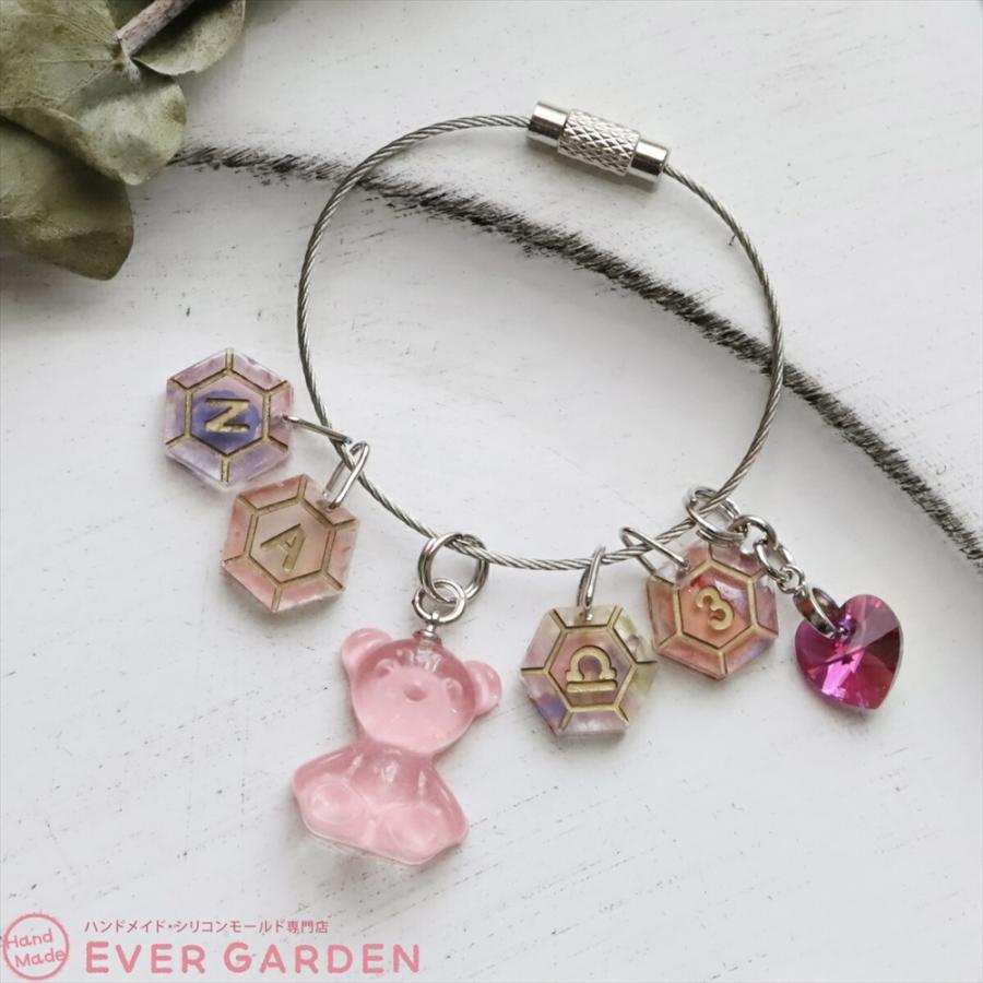 六角形 アルファベット シリコンモールド 穴あき 2枚セット レジン アクセサリー パーツ ネックレス イヤリング ピアス キーホルダー シリコン モ |  | 04